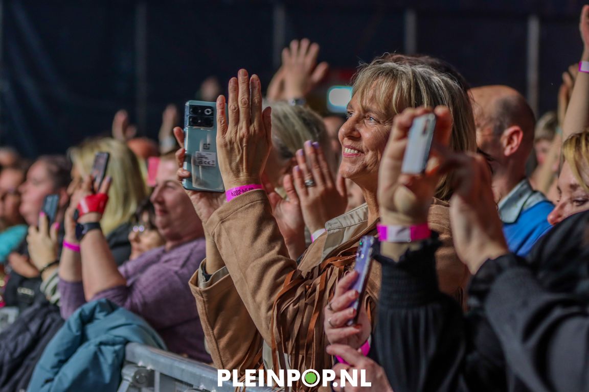 BOUKE & THE ELVIS MATTERS BAND    (54)